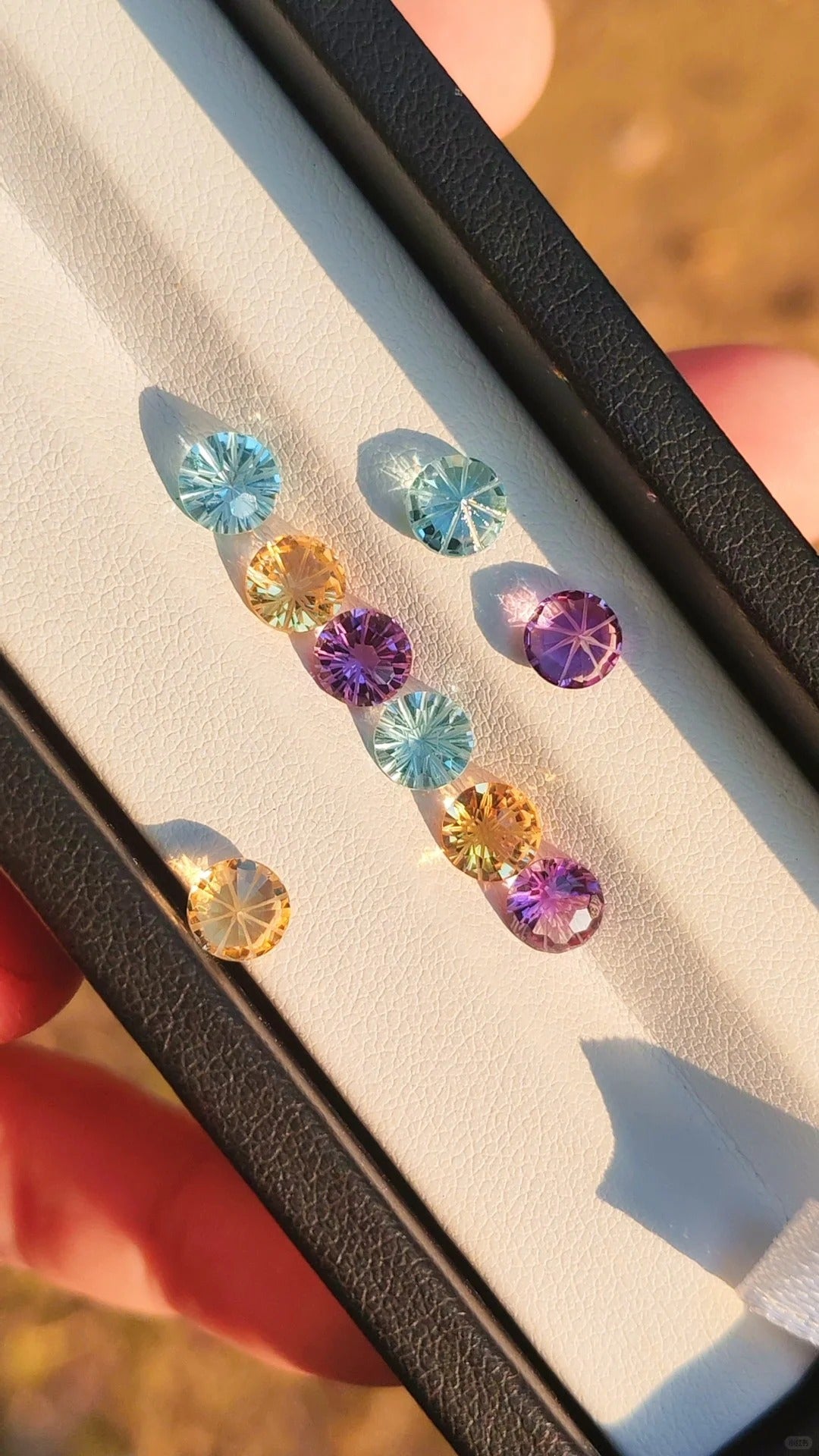 “Estrellas Brillantes” – Gemas con talla fuego de 6 mm - (tiempo de producción 7–15 días)