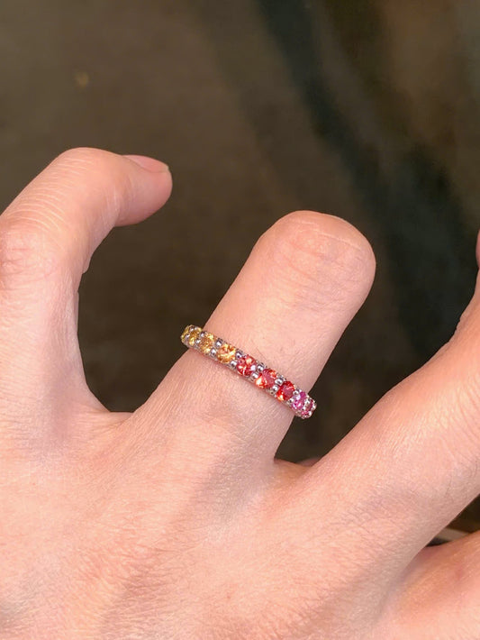 Anillo de zafiro arcoíris