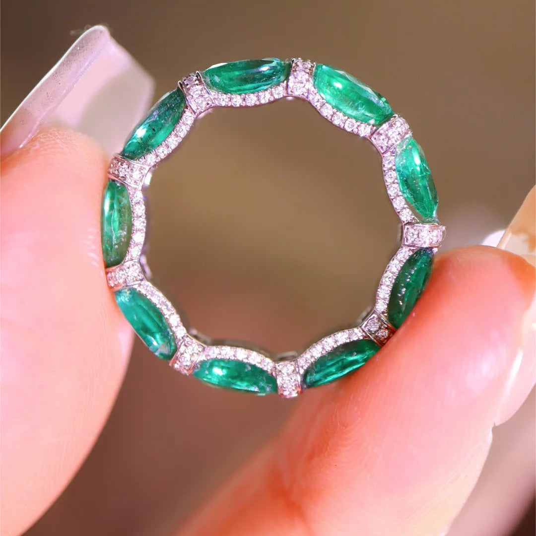 Anillo transparente con piedra verde